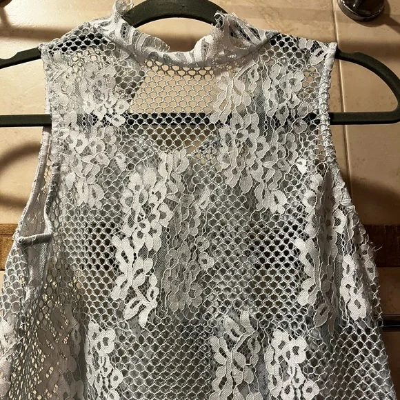 Topshop Turquoise size 4 crochet top - Picture 3 of 4